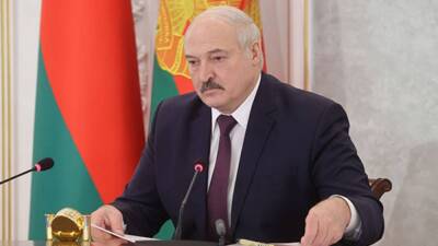 Лукашенко: Запад с помощью мигрантов намерен помешать Белоруссии вступиться за Россию