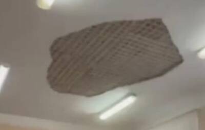 В одесской школе во время урока в классе обвалился потолок