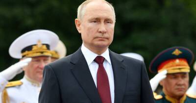Путин утвердил продление предельного срока службы для высших офицеров