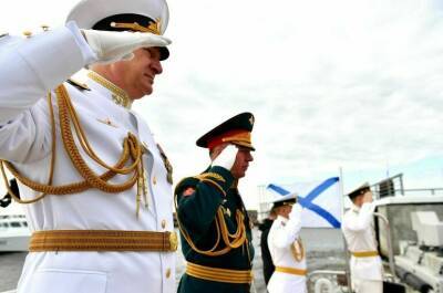 Путин освободил офицеров ВМФ в отставке от регистрации кортиков