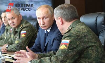 Путин продлил срок службы высших офицеров