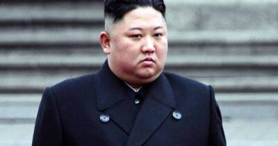 В Северной Корее запрещено носить кожаный тренч: чтобы не копировать стиль Ким Чен Ына