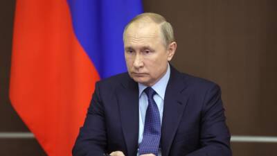 Путин подписал закон о продлении на 2022 год ряда полномочий регионов из-за COVID-19