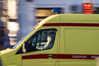 Из-за выезда автомобиля на перрон российского автовокзала погиб человек