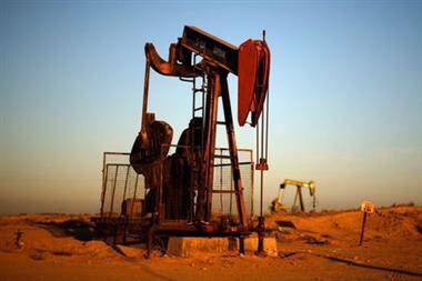 "Омикрон" угрожает восстановлению спроса на нефть, уже пострадавшего от волны COVID-19 в Европе