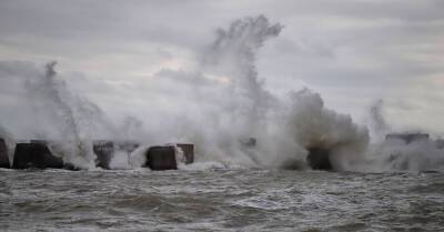 Синоптики предупредили о ветре и опасном шторме в Азовском море. Бердянск и Мариуполь - под ударом стихии