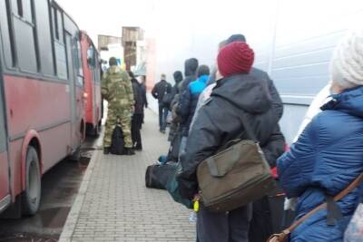 Пассажиров заставили по часу ждать автобус из Петербурга в Кингисепп