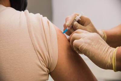100 000 волгоградцев сделали прививку от COVID-19 в ТРЦ