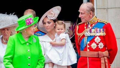 принц Уильям - Елизавета II - принц Гарри - принц Чарльз - Меган Маркл - Кейт Миддлтон - принц Эндрю - принц Филипп - принц Эдвард - Королевская кровь: Как выглядят 12 правнуков Елизаветы II? - 5-tv.ru - Англия - Канада