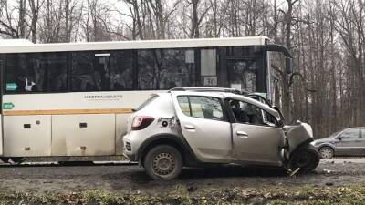Два человека погибли при столкновении автобуса с легковушкой в Раменском