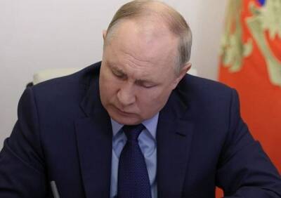 Путин подписал закон о приостановке до 2025 года выплат по советским вкладам
