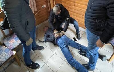 На Киевщине при получении $45 тысяч задержали земельных "решал"