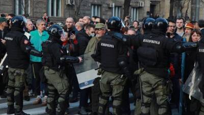 Прозападная оппозиция Сербии пробует снести власть эко-майданом
