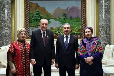 СМИ опубликовали первое фото жены президента Туркменистана