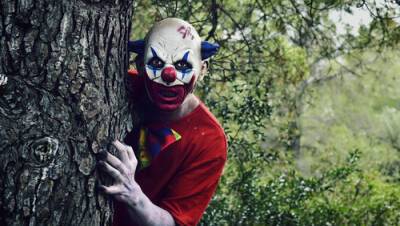 Страшные клоуны пугают жителей Нетании
