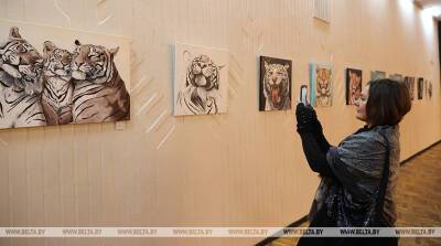 ФОТОФАКТ: Выставка картин с символом 2022 года открылась в Витебске
