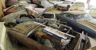 Свыше десятка редких ретро-авто нашли в заброшенном сарае (видео)