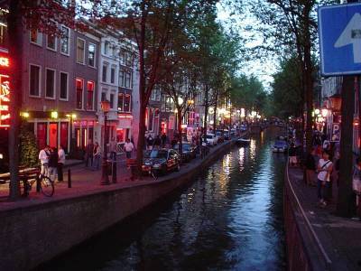В Амстердаме спустили на воду беспилотный катер-такси и мира