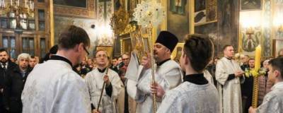 В РПЦ попросили контактировавших с больными ковидом людей не посещать богослужения