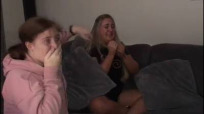 Очень трогательная реакция девушек на щеночка умилила YouTube (Видео)
