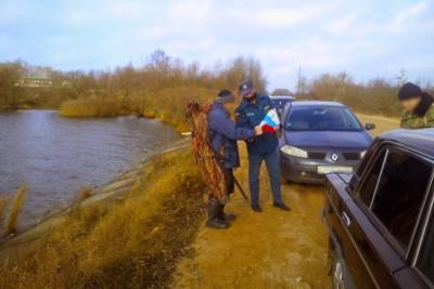 Инспекторы ГИМС навестили отдыхающих на озере возле ТЭЦ-2 в Смоленске