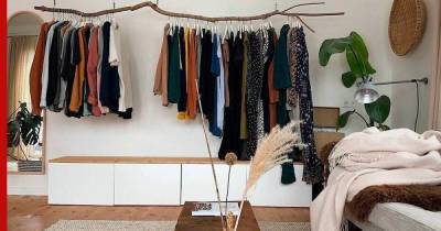 Квартира без шкафов: 7 идей открытого хранения одежды