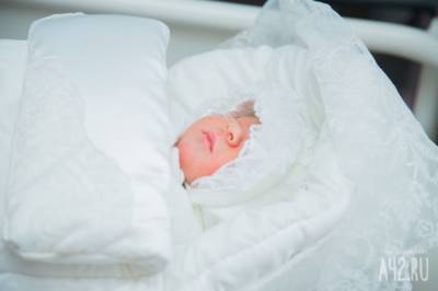 В России хотят бесплатно выдавать кроватки, коляски и автокресла при рождении первенца