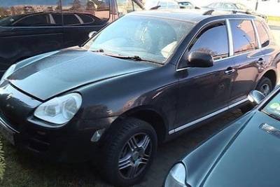 Украинца задержали при попытке ввезти в Польшу 11 мигрантов на Porsche Cayenne
