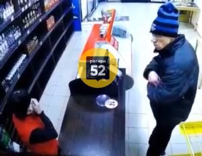 Мужчина нанес смертельный удар ножом продавщице в выксунском магазине