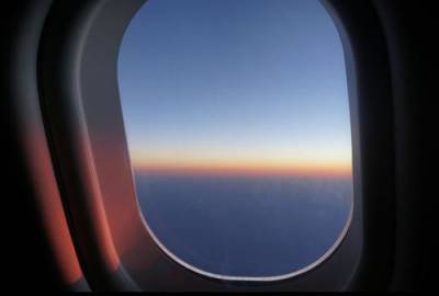 Привитый пассажир умер в самолете от коронавируса, возвращаясь из Турции в Германию