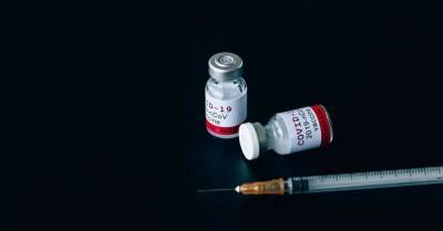 «Заболела COVID-19 после прививки и молюсь, чтобы меня не оштрафовали»: история вакцинированного человека