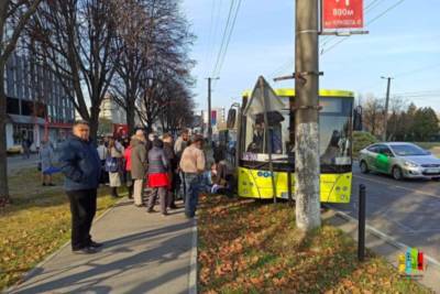 Во Львове за рулем автобуса умер водитель