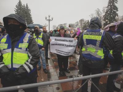 «Ні COVID- фашизму»: під Радою зібрався мітинг антивакцинаторів, – фото