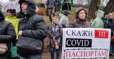 Антивакцинаторы собрались на митинг под Радой и перекрыли движение. их поддержала Надежда Савченко