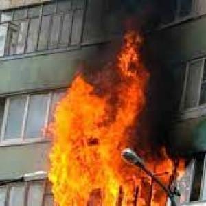 В Запорожье произошел пожар в пятиэтажном доме: удалось спасти двух человек