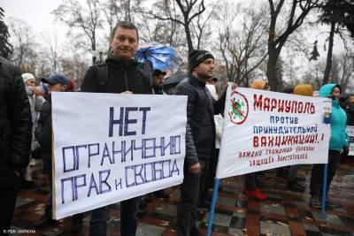 Противники вакцинации от COVID-19 перекрыли центр Киева: где не проехать