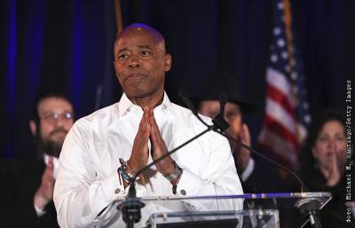 Экс-полицейский Эрик Адамс стал вторым в истории темнокожим мэром Нью-Йорка