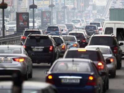 Утренний Киев парализовали автомобильные пробки