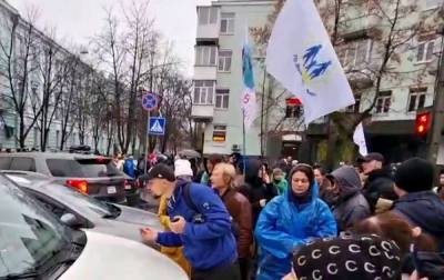 Киев трясет: толпы людей перекрыли центральные улицы, столица замерла в пробках – что происходит