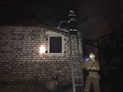 Три человека погибли на пожаре в Володарском районе