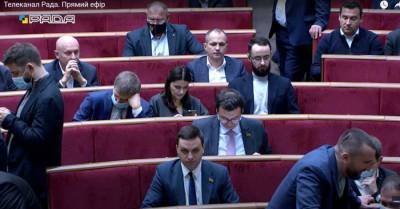 Депутаты опять проигнорировали масочный режим в Раде