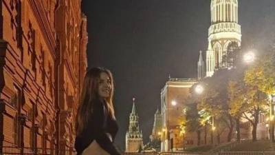 Сфотографировавшаяся на фоне Кремля девушка получила 14 суток ареста
