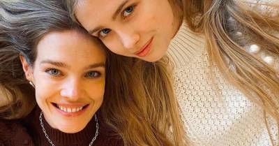 «Как сестрички»: Водянова на новом фото с красавицей-дочерью выглядит ее ровесницей