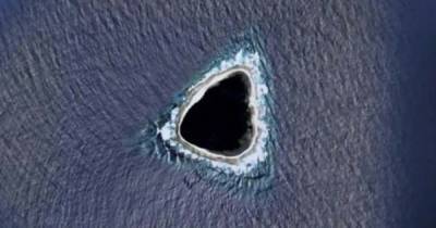 Блогер нашел на Google Maps черную дыру посреди Тихого океана (фото)