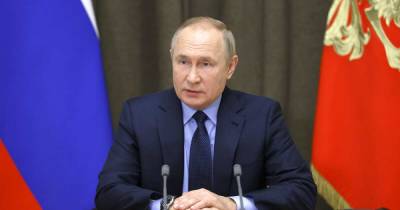 Путин поручил продолжить возведение военных госпиталей в регионах