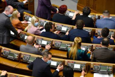 Депутаты смогут посещать Верховную Раду только с COVID-документами