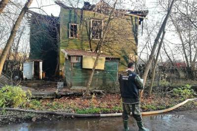 Стала известна причина возгорания заброшенного дома в Тверской области, в котором погибли три человек