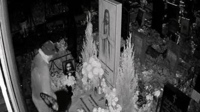 Стул с могилы рэпера Децла украли на Пятницком кладбище в Москве