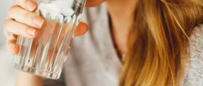 Почему медики советуют пить воду натощак: 7 преимуществ для здоровья