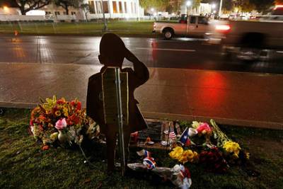 Сотни американцев вышли на улицы в ожидании умершего 20 лет назад сына Кеннеди
